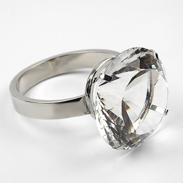 婚禮用品推薦 6cm鑽石 戒指 求婚必備